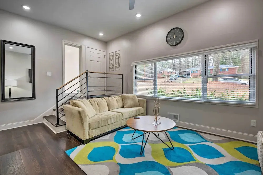 Atlanta Retreat w/ Deck in Greenbriar Area