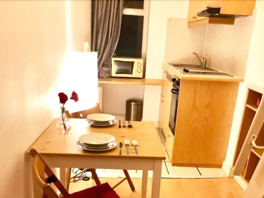 HFS Studio Next To Hydepark L17