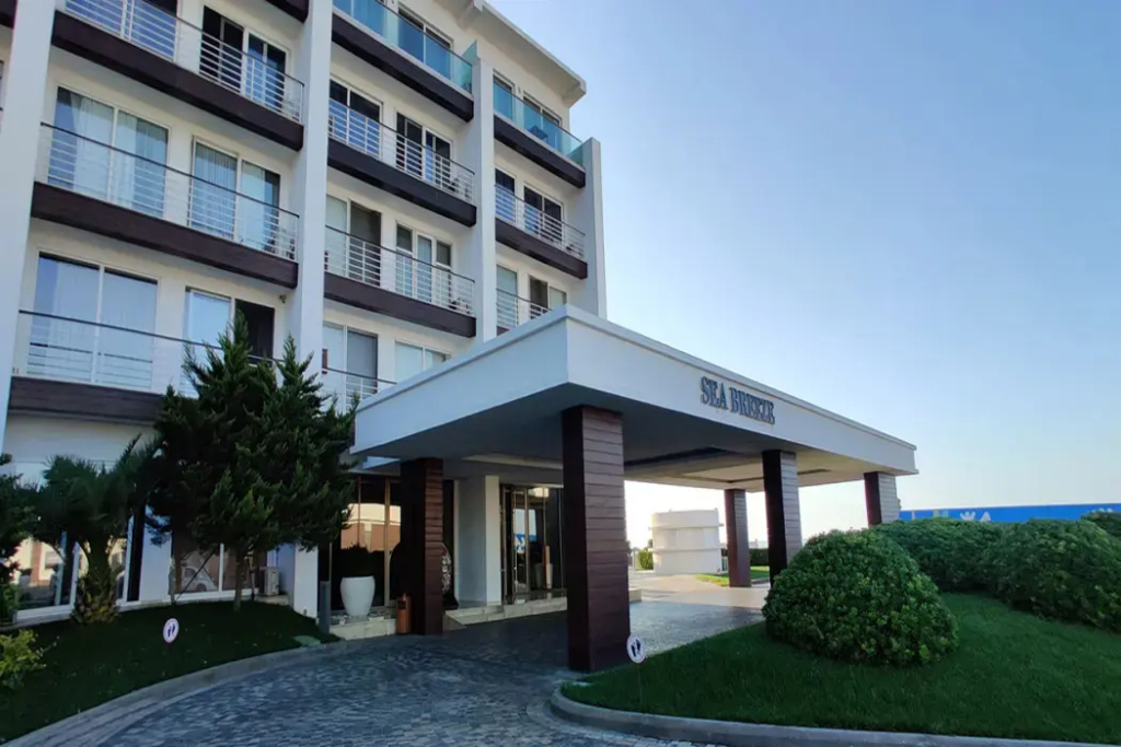 Sea Breeze Resort (Си Бриз Резорт)