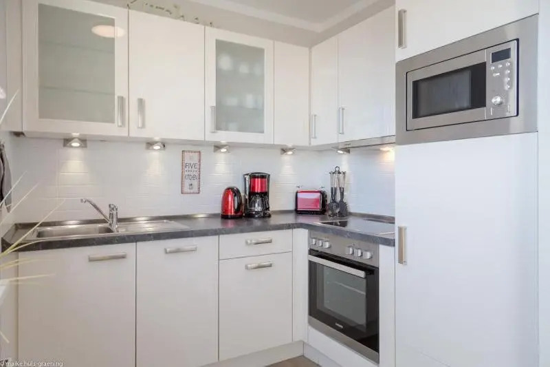 Eli8_8_On Shore