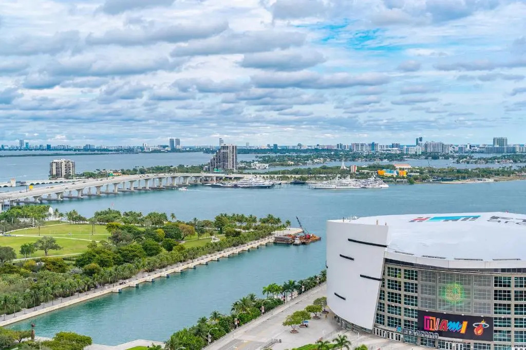 Global Luxury Suites Miami Worldcenter