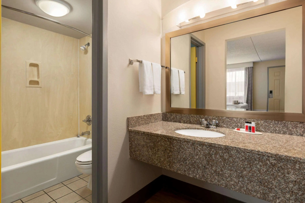Days Inn - Rivergate