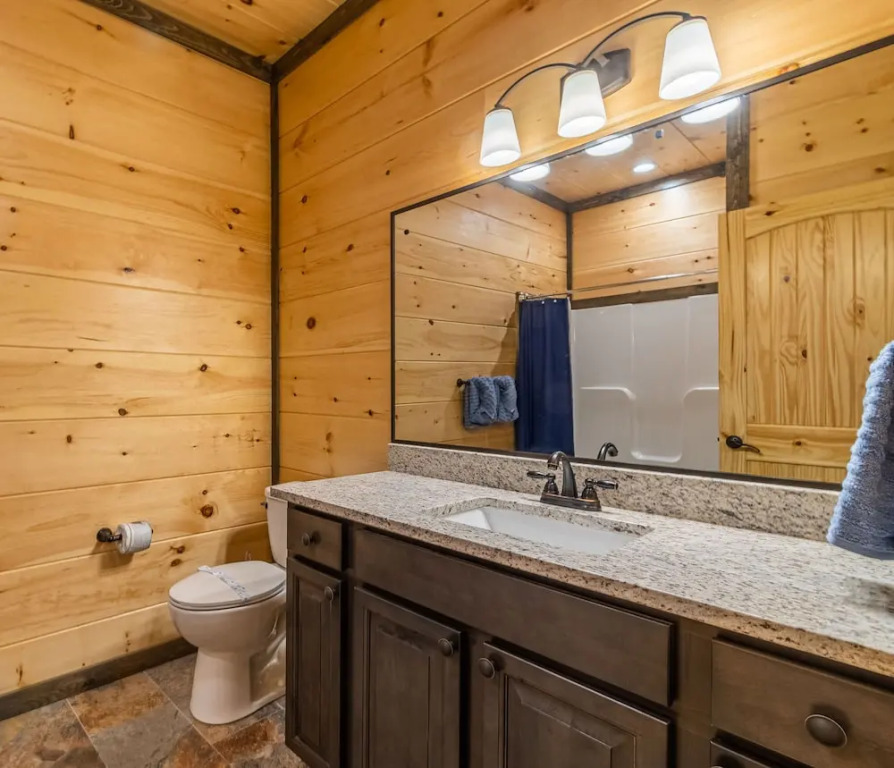 New 3BR Hot Tub Game Room 3 King Suites