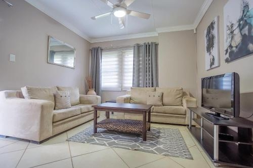 Three Oaks and an Aloe Boutique Hotel