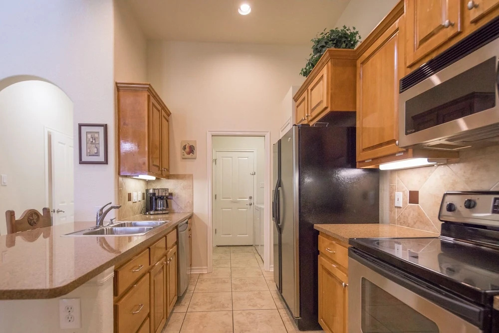 Lakeside Haven 3 Bedrooms 2.5 Bathrooms Townhouse