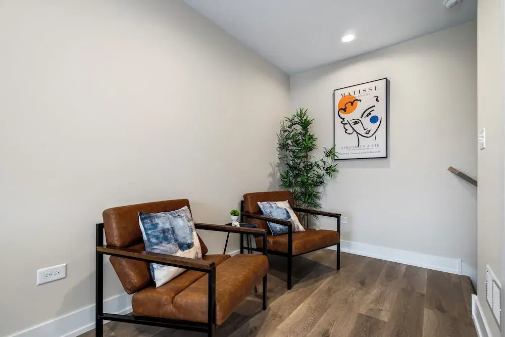 Spacious 4BR Warrenville Home- Rep 1