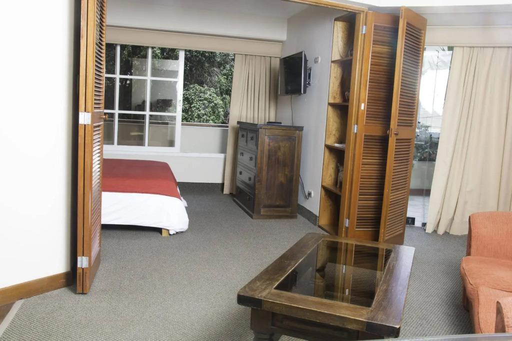 Suites Real Hotel