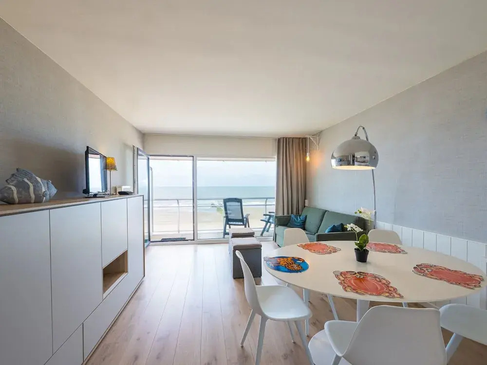 Modern studio with sea view and garage
