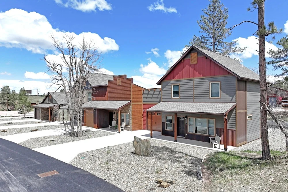 Gold Mining Condo King Bed Modern Comforts