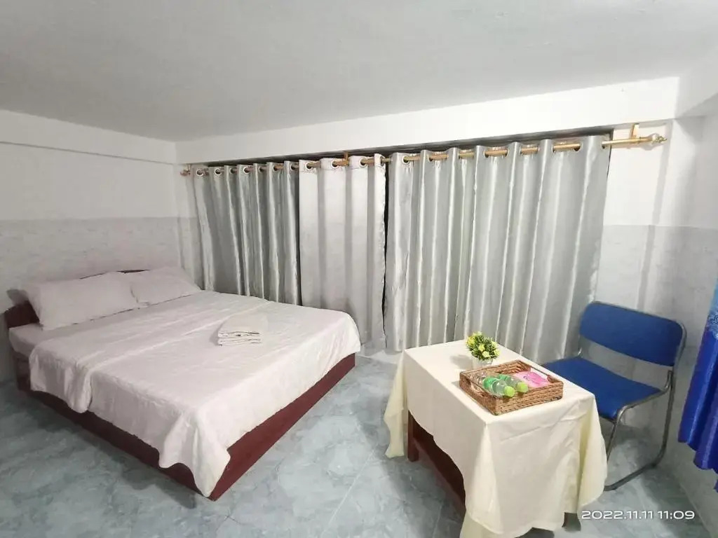 Silver Dolphin Guesthouse & Restaurant