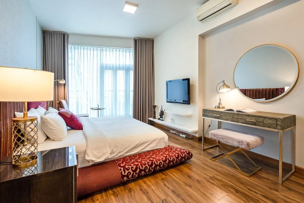 Saigon Suites Collection by Idg in D1