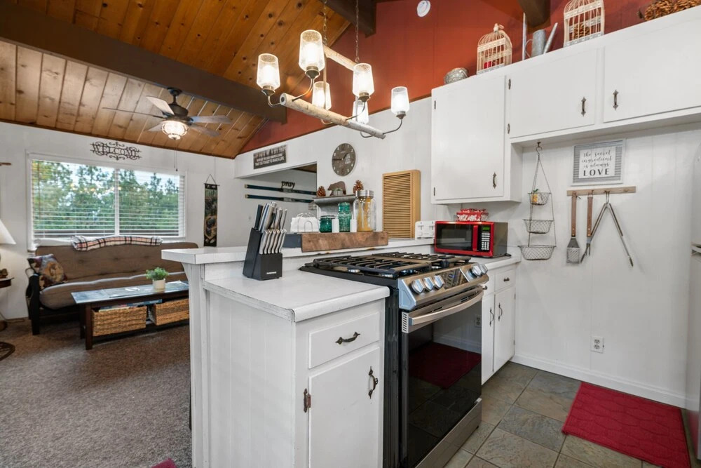 Eagle's Crest At Moonridge - A Sense Of Seclusion And Privacy! Mountain Views! Ac! 2 Bedroom Cabin