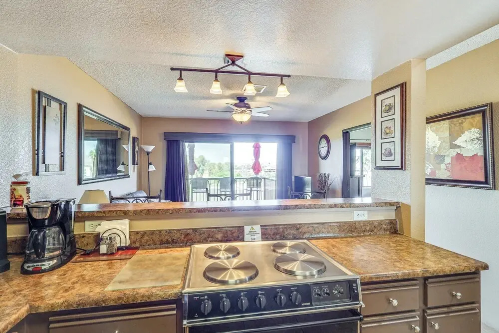 London Bridge Views: Havasu Condo on Golf Course