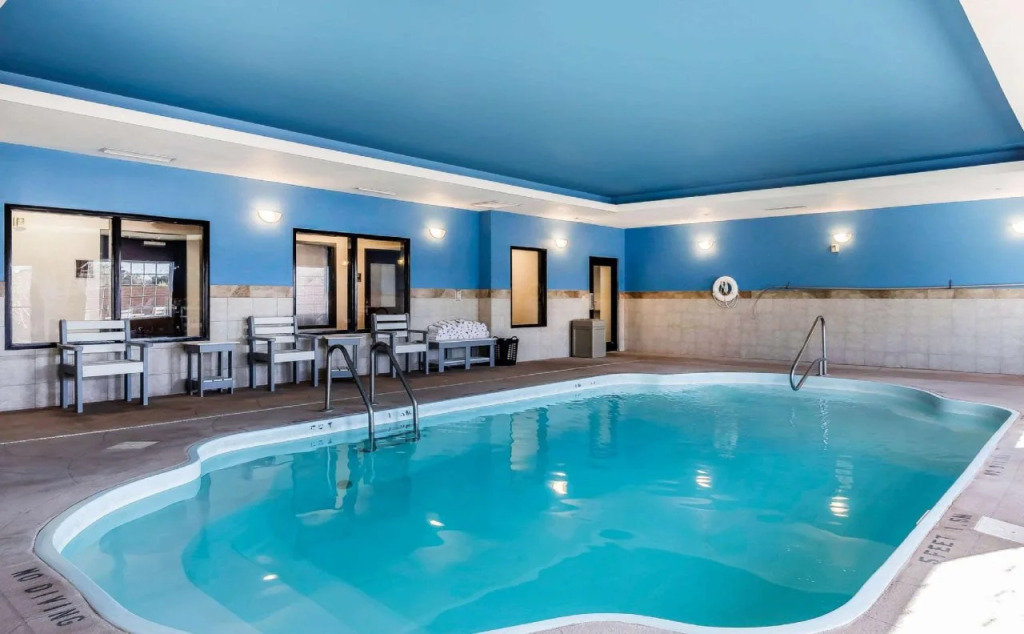 Comfort Inn & Suites near Bethel College
