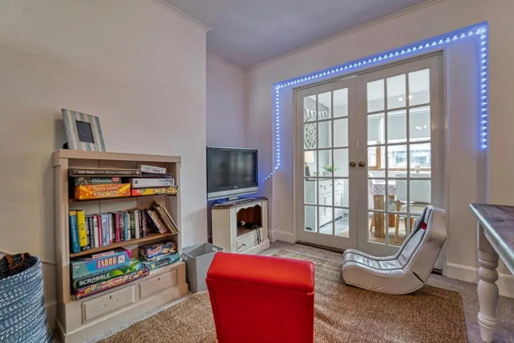 Cosy 3 Bedroom Home with Parking
