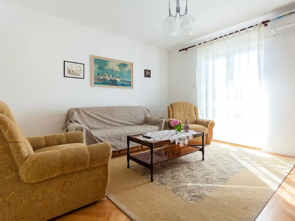 Pleasant Apartment in Malinska With Balcony