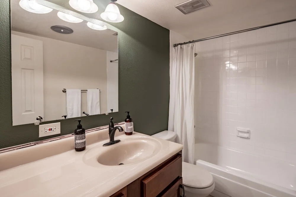 WanderJaunt Henley 1BR Scottsdale