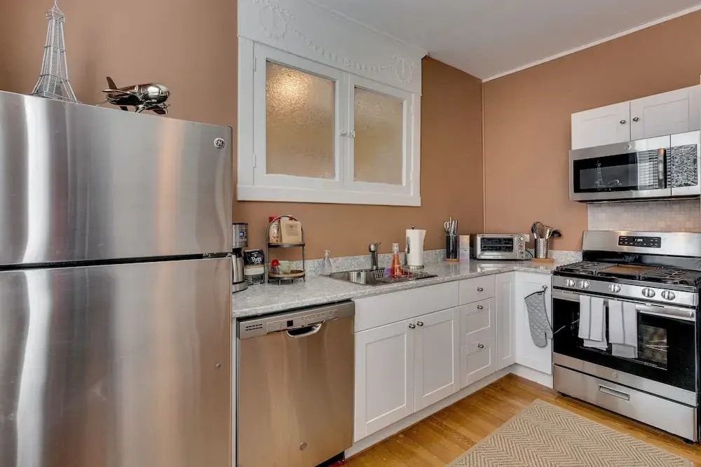 Warm & Comforting 4BR 2BA in Andersonville by AllSet Turnover
