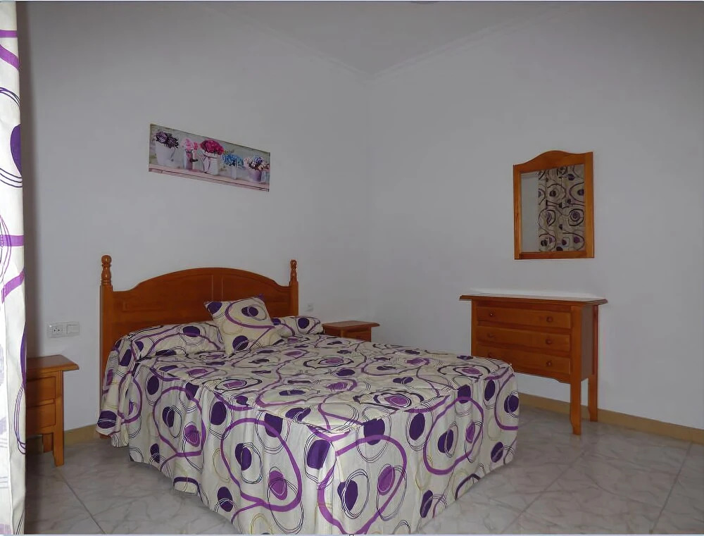 Cadiz 102479 3 Bedroom Apartment By Mo Rentals