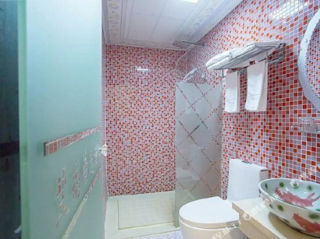 Shanghai Aishang Collection Hotel (Caohejing Hongmei Road Subway Station)