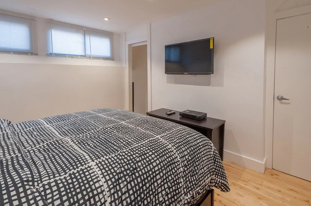 Newly Renovated Carriage House