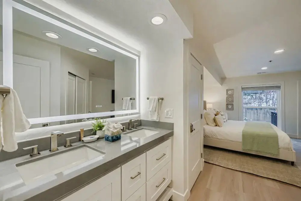 Woodside Avenue Retreat 1375 2 Bedroom Condo