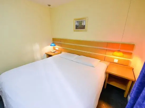Home Inn (Dalian Shandong Road Songjiang Road Metro Station)