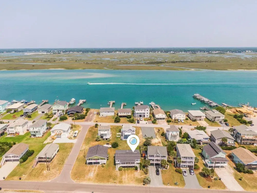 Catch A Wave by Topsail Realty