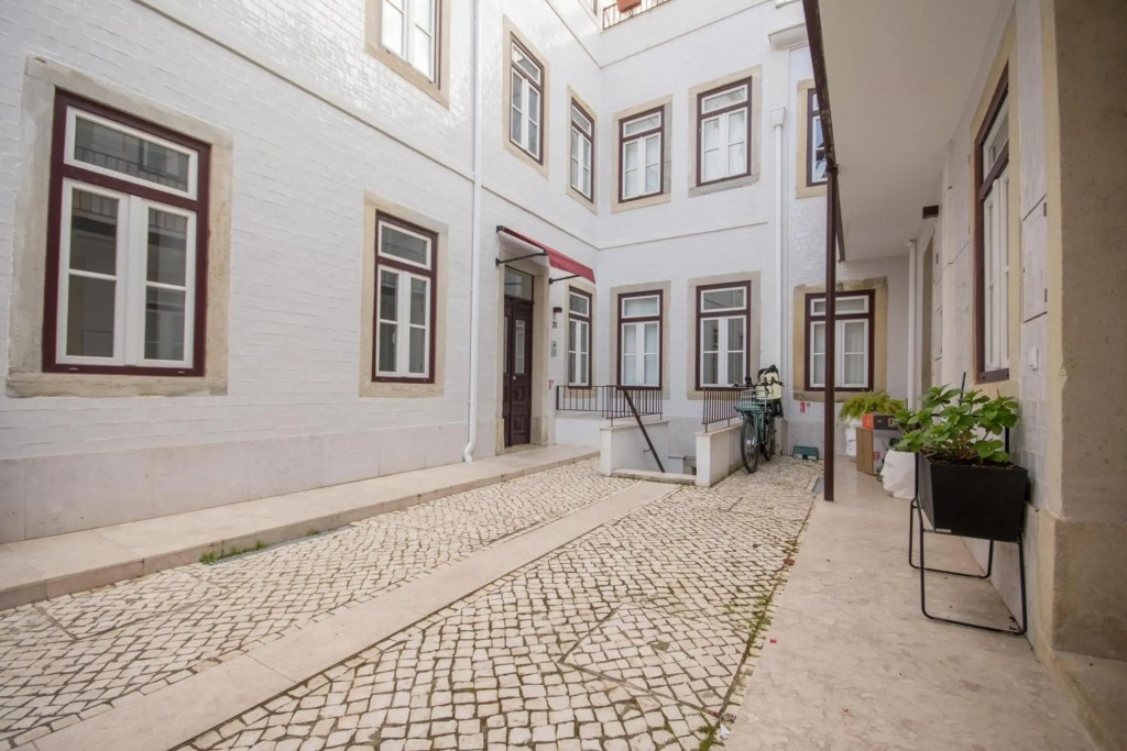 Charming Apartment in Private Condominium at Graça