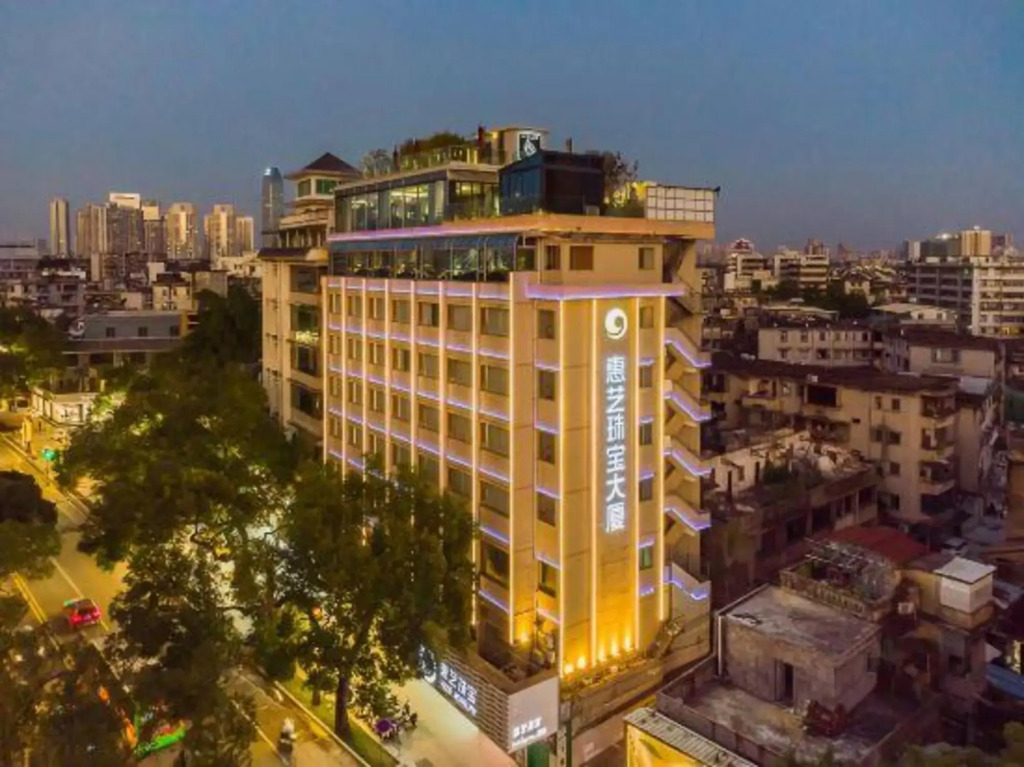 Veee Hotel