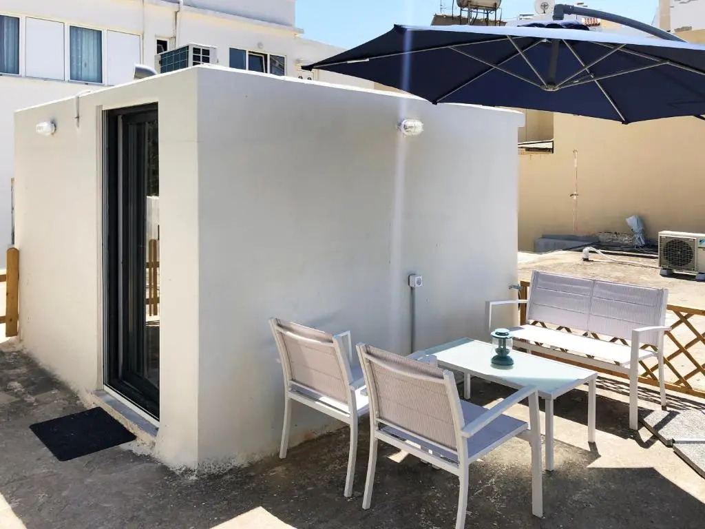 Sunny micro-loft apartment with outdoor lounge