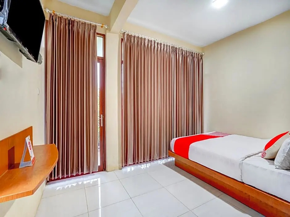 OYO 3710 Izzi Hotel