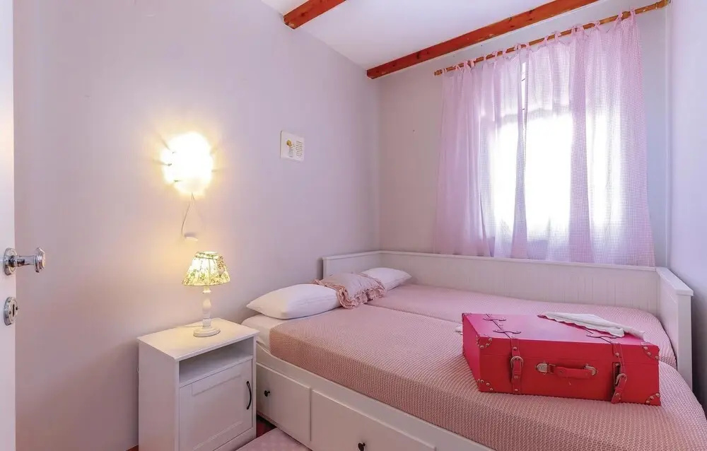 Amazing Home in Dramalj With Wifi, 2 Bedrooms and Outdoor Swimming Pool