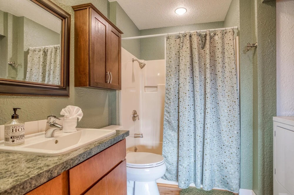 Charming Bungalow with Game Room and Scenic Views - Delightful Coastal Retreat
