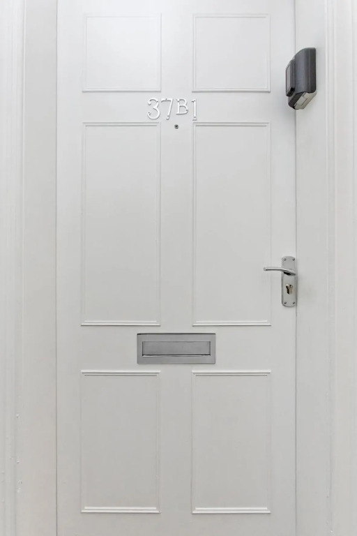 Ultra Modern, West End Village, Refurbished basement appt