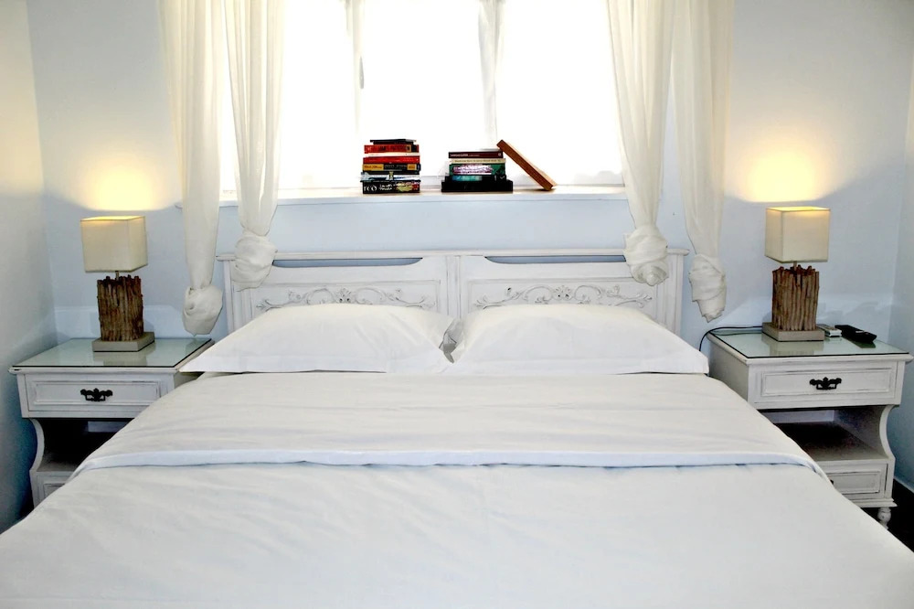 IPELHOME - Plaka Boutique Apartments