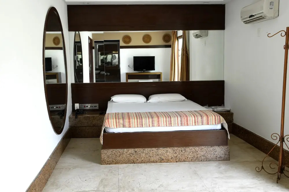 New Dhunas Motel