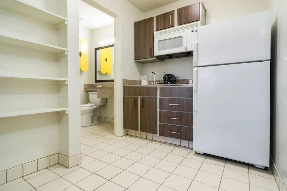 Plano Inn & Suites