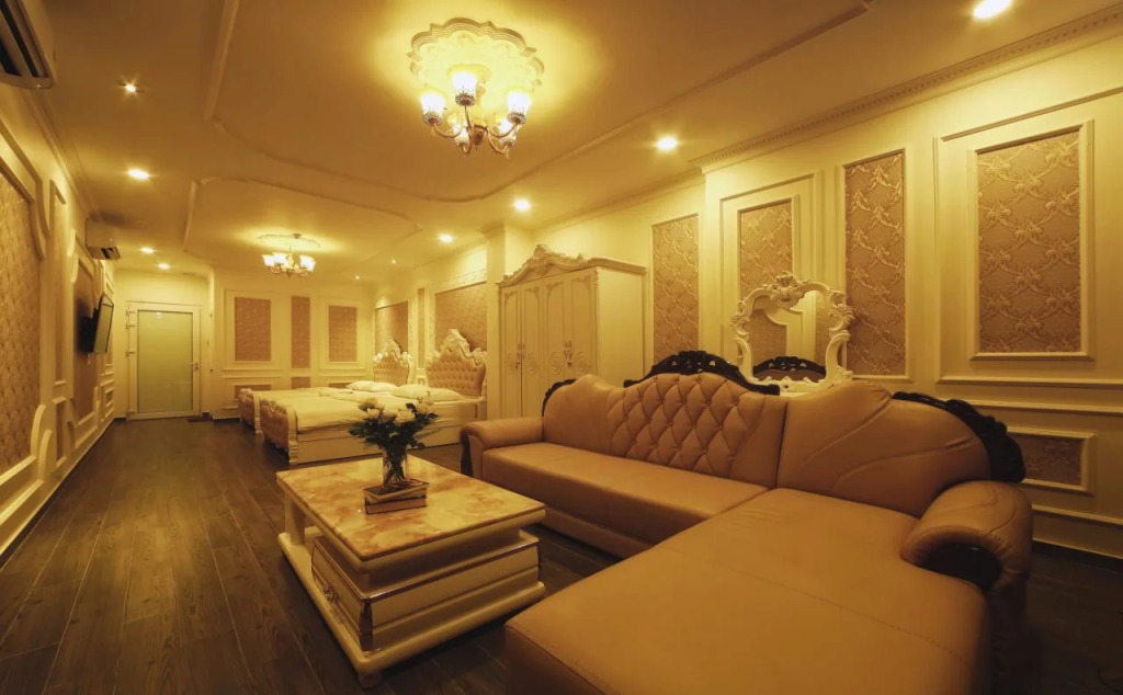 royal hotel bà điểm hồ chi minh