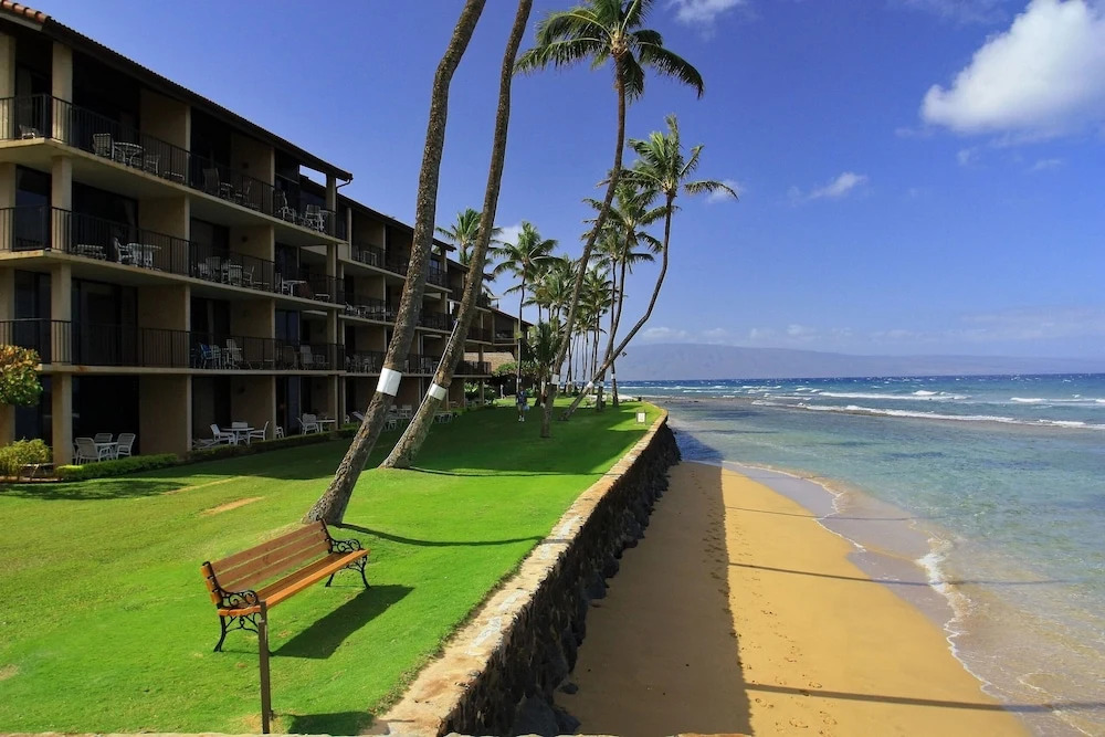 Papakea #e207 1 Bedroom Condo by RedAwning