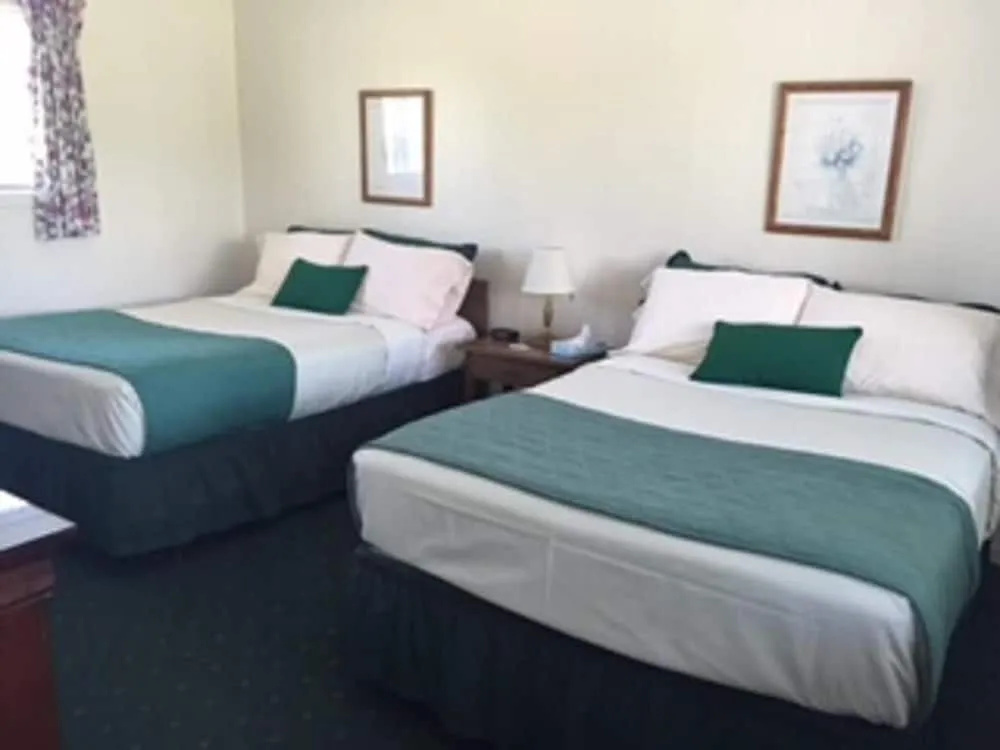 Rock Ledge Motel