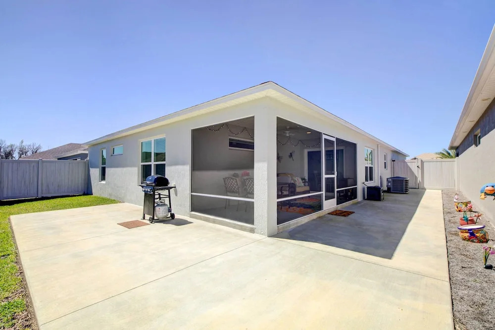 Near Golf and Shops The Villages Home with Lanai!