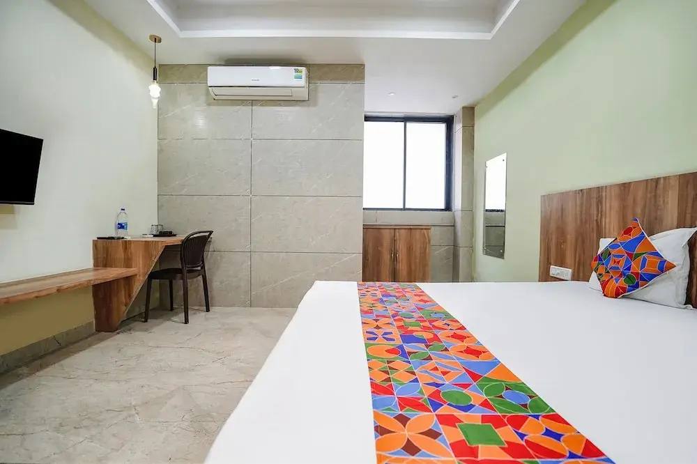 FabHotel Park Mahindra