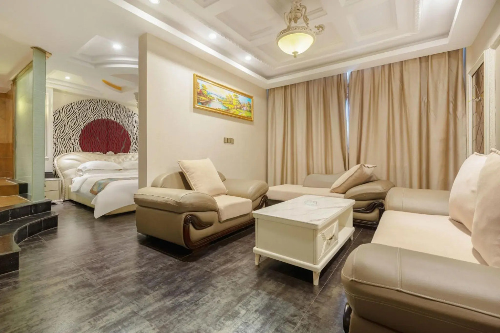 Vienna Classic Hotel (Ningguo Sichuan-Tibet Railway City Government)