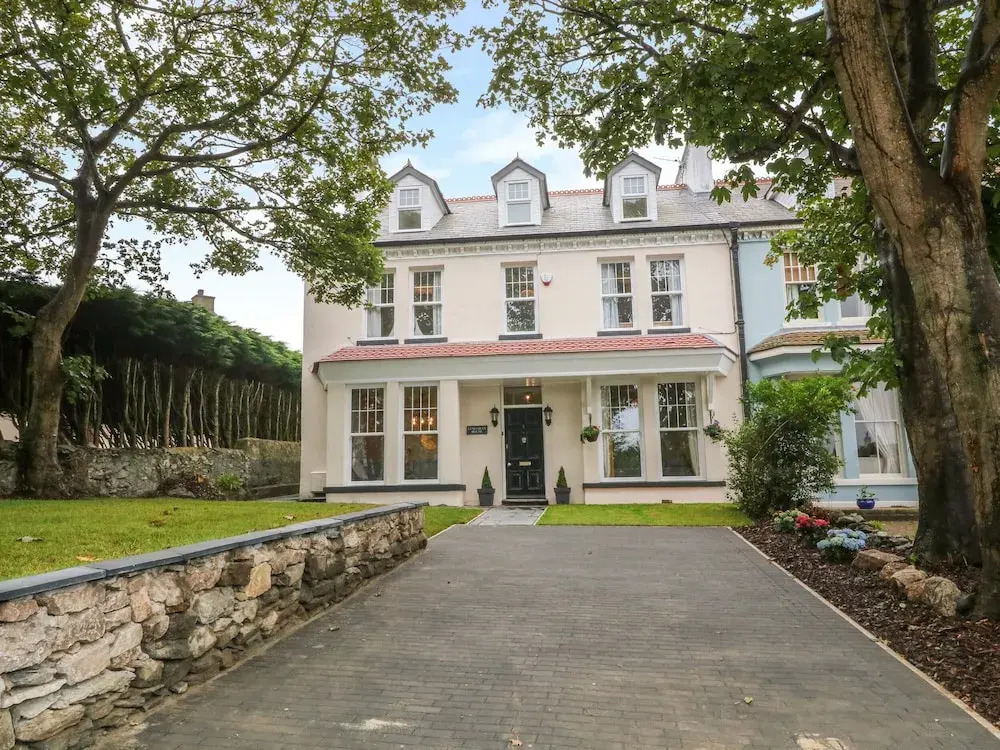 Lyngaran House
