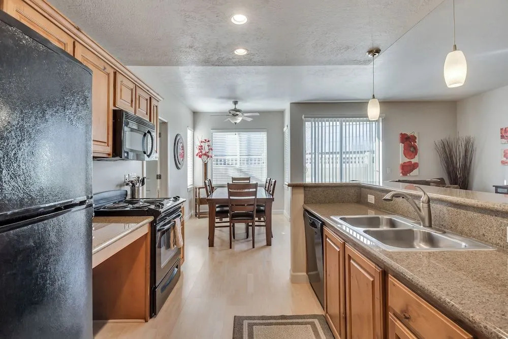 Citifront A 3 Bedroom Condo by RedAwning