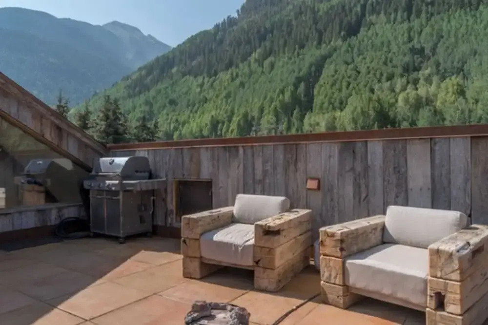 Ghostriders 11 by Avantstay Top Floor Condo w/ Large Patio & Mountain Views!