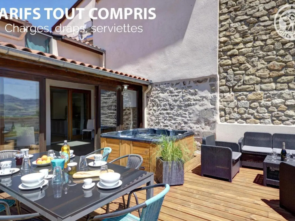 Gîte 3 chambres avec hammam, sauna et jacuzzi à Cellieu - FR-1-496-8