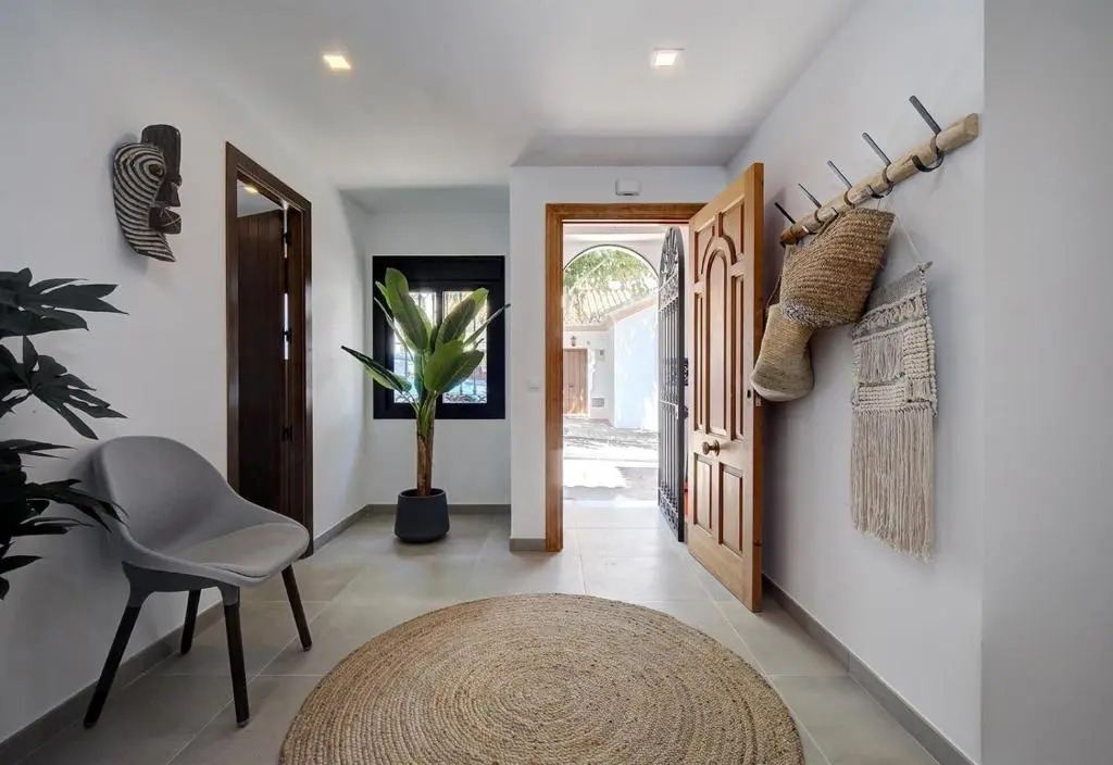 Renovated townhouse San Roque 85