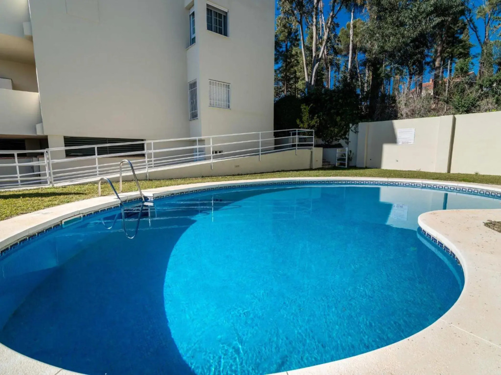 Puente Romano Modern flat, Best location in town